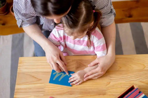 Les lettres rugueuses Montessori